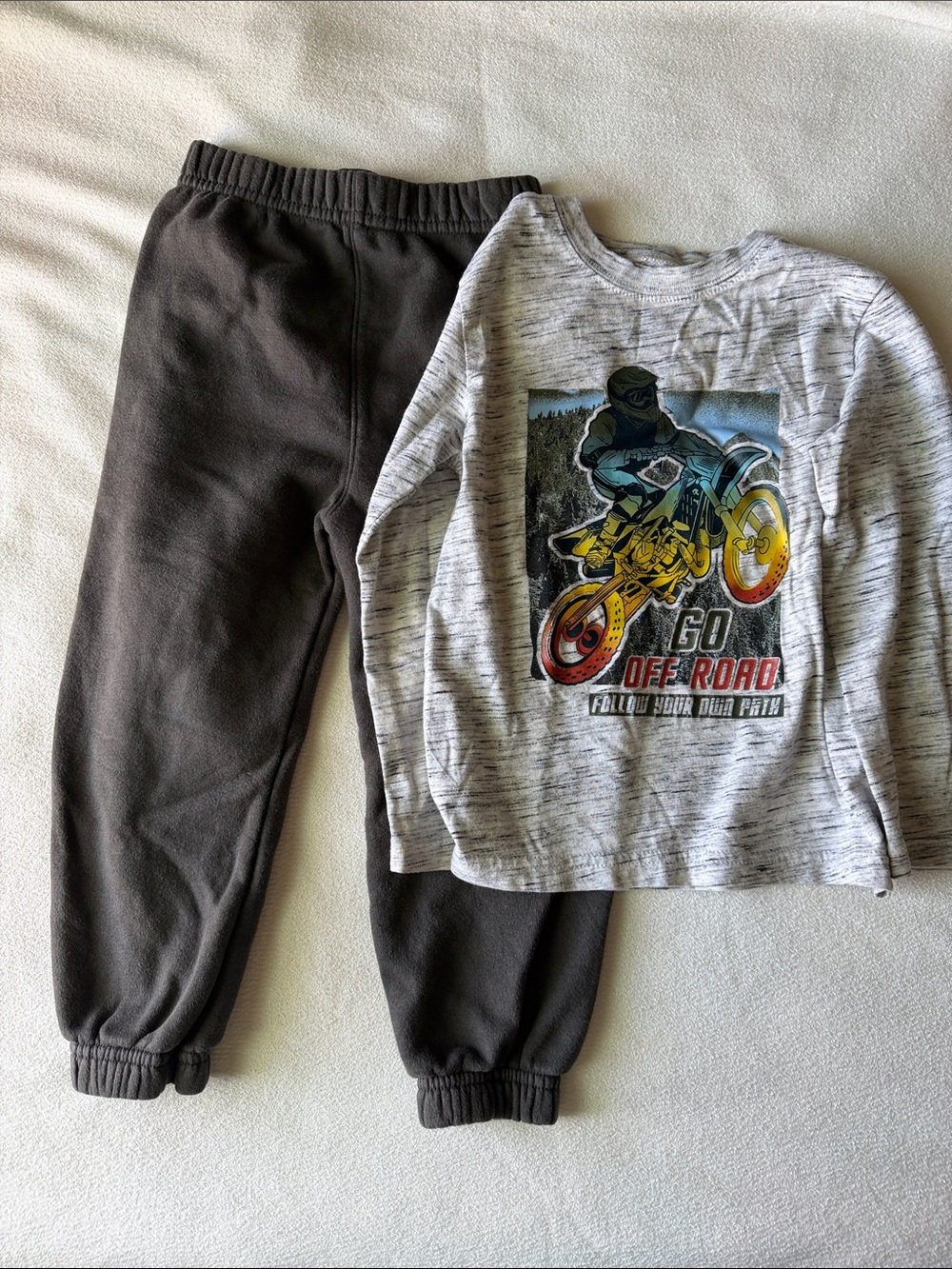 GARANIMALS Kids Gray Graphic Long Sleeve Top and Charcoal Jogger Bottoms Set